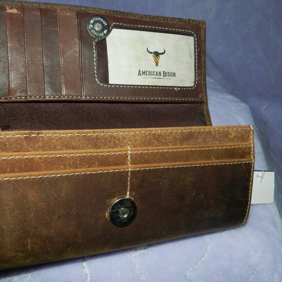 NEW AMERICAN BISON TOOLED GENUINE LEATHER  BROWN WALLET WOMENS🆕🏃🏻💨🚚 - Picture 7 of 14